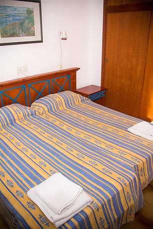 APARTAMENTOS MONAC BEACH