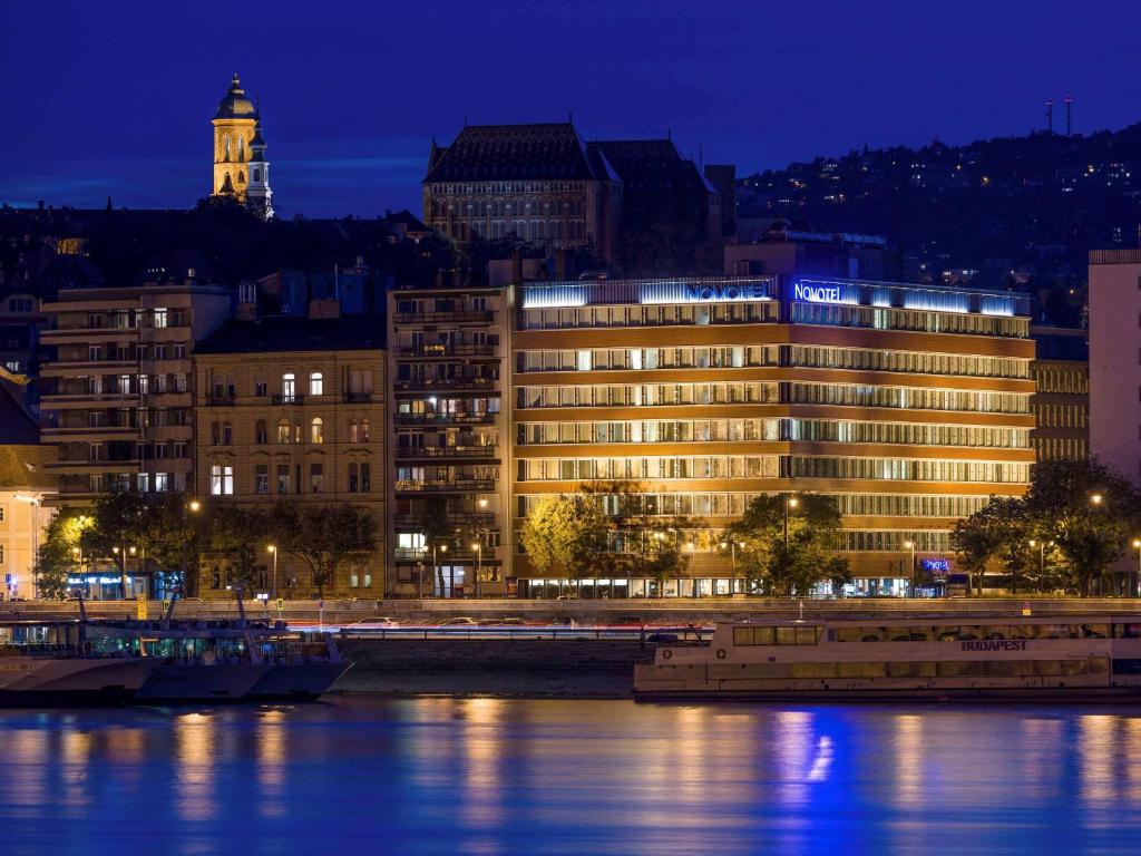 NOVOTEL BUDAPEST DANUBE 4*