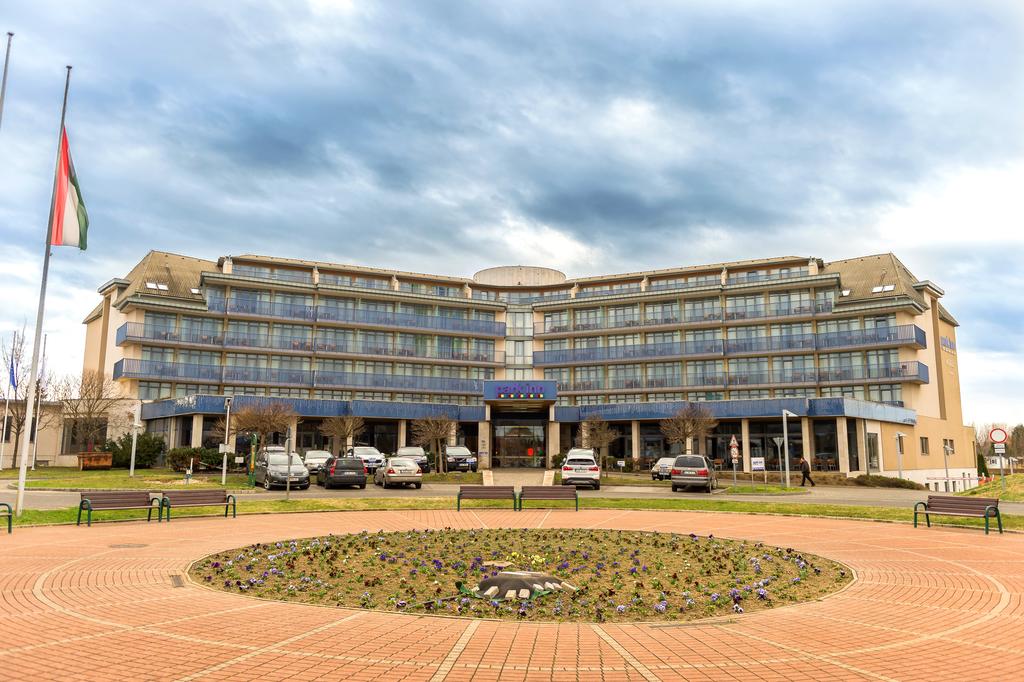 PARK INN BY RADISSON SÁRVÁR RESORT & SPA 4*